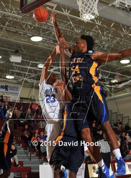 Thumbnail 2 in Santa Margarita vs. King (MaxPreps Holiday Classic) photogallery.