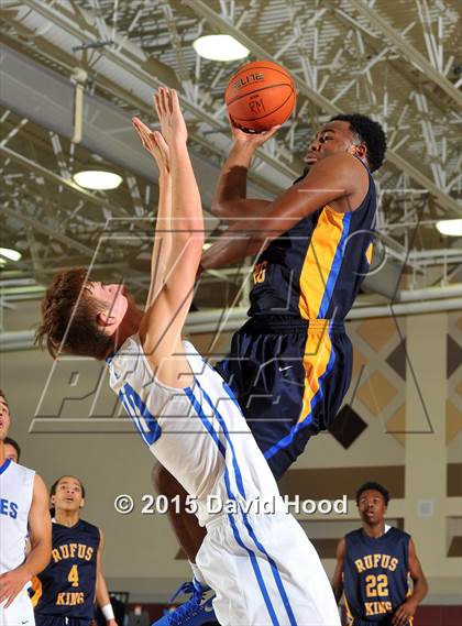 Thumbnail 3 in Santa Margarita vs. King (MaxPreps Holiday Classic) photogallery.