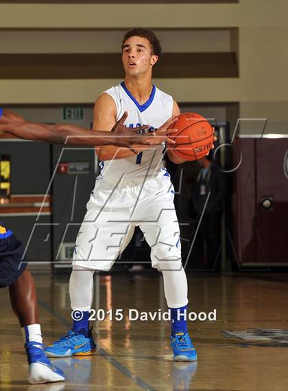 Thumbnail 2 in Santa Margarita vs. King (MaxPreps Holiday Classic) photogallery.