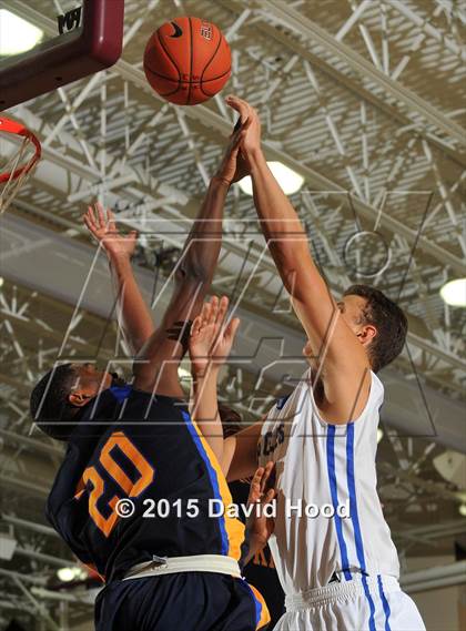 Thumbnail 1 in Santa Margarita vs. King (MaxPreps Holiday Classic) photogallery.