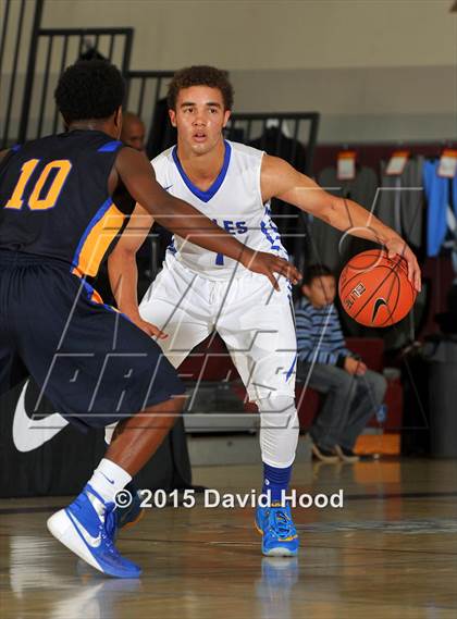 Thumbnail 2 in Santa Margarita vs. King (MaxPreps Holiday Classic) photogallery.