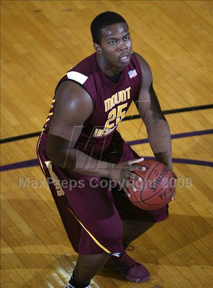 Thumbnail 1 in St. Raymond Boys vs. Mt. Vernon (SNY Invitational) photogallery.