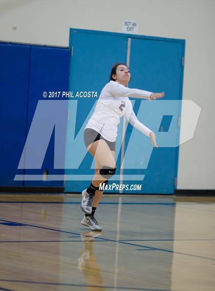 Thumbnail 3 in Cantwell-Sacred Heart vs Holy Family photogallery.