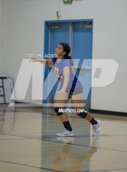 Thumbnail 3 in Cantwell-Sacred Heart vs Holy Family photogallery.