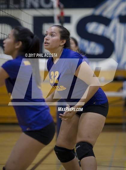 Thumbnail 2 in Cantwell-Sacred Heart vs Holy Family photogallery.