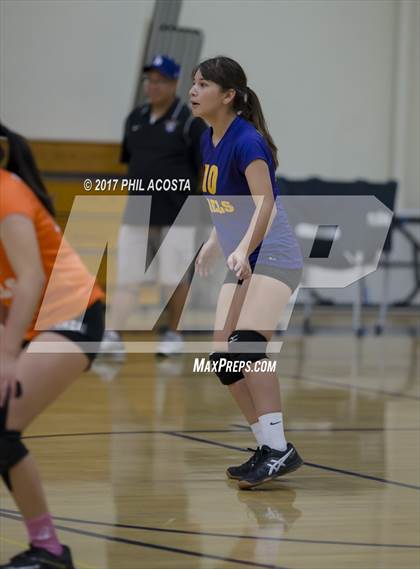 Thumbnail 3 in Cantwell-Sacred Heart vs Holy Family photogallery.