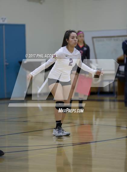 Thumbnail 3 in Cantwell-Sacred Heart vs Holy Family photogallery.