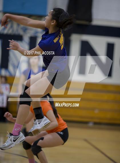 Thumbnail 2 in Cantwell-Sacred Heart vs Holy Family photogallery.