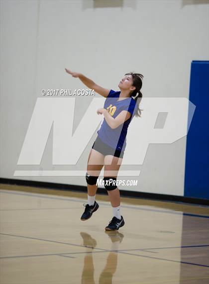 Thumbnail 3 in Cantwell-Sacred Heart vs Holy Family photogallery.