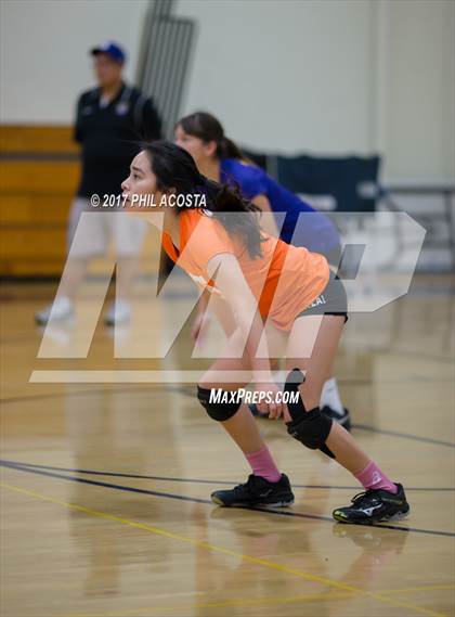 Thumbnail 2 in Cantwell-Sacred Heart vs Holy Family photogallery.