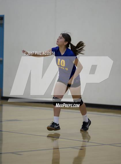 Thumbnail 2 in Cantwell-Sacred Heart vs Holy Family photogallery.