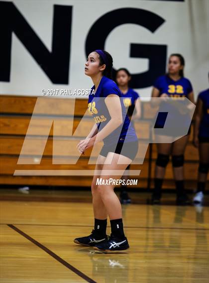 Thumbnail 3 in Cantwell-Sacred Heart vs Holy Family photogallery.