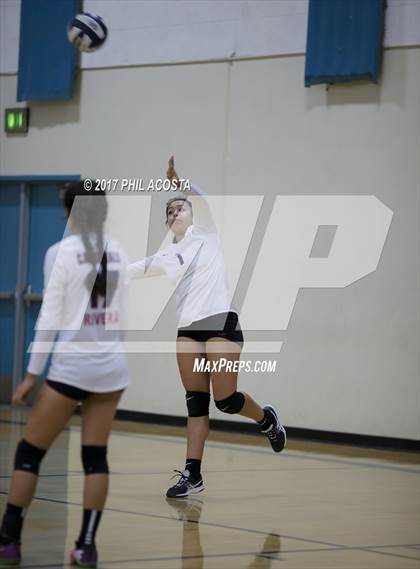 Thumbnail 3 in Cantwell-Sacred Heart vs Holy Family photogallery.