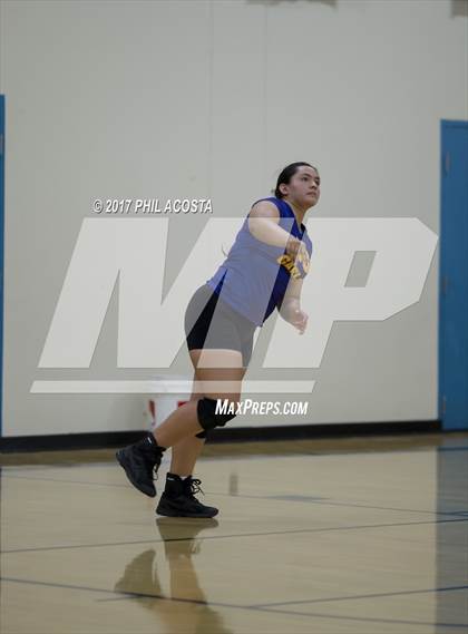 Thumbnail 1 in Cantwell-Sacred Heart vs Holy Family photogallery.