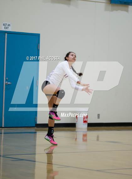 Thumbnail 2 in Cantwell-Sacred Heart vs Holy Family photogallery.