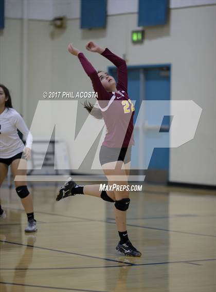 Thumbnail 3 in Cantwell-Sacred Heart vs Holy Family photogallery.