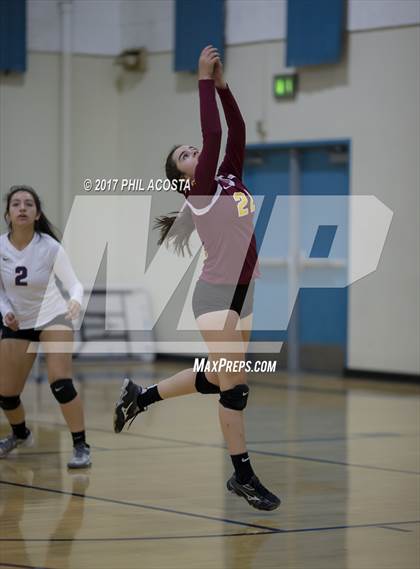 Thumbnail 2 in Cantwell-Sacred Heart vs Holy Family photogallery.