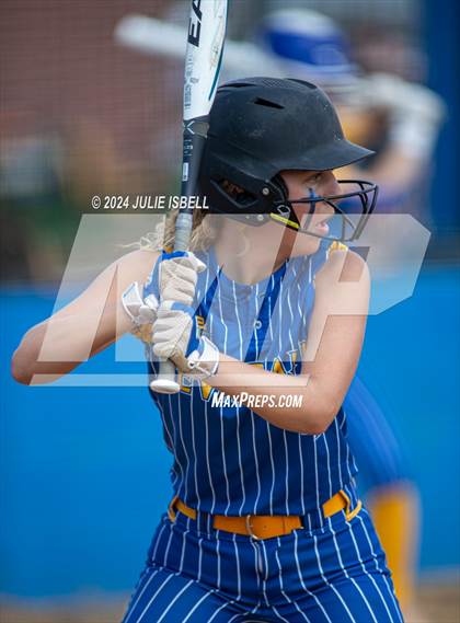 Thumbnail 2 in Evadale vs West Orange Stark (Evadale Tournament) photogallery.