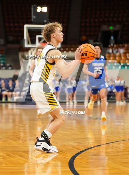 Thumbnail 2 in Fort Lupton vs Prospect Ridge Academy (CHSAA 4A Great 8) photogallery.