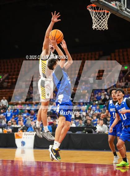 Thumbnail 3 in Fort Lupton vs Prospect Ridge Academy (CHSAA 4A Great 8) photogallery.