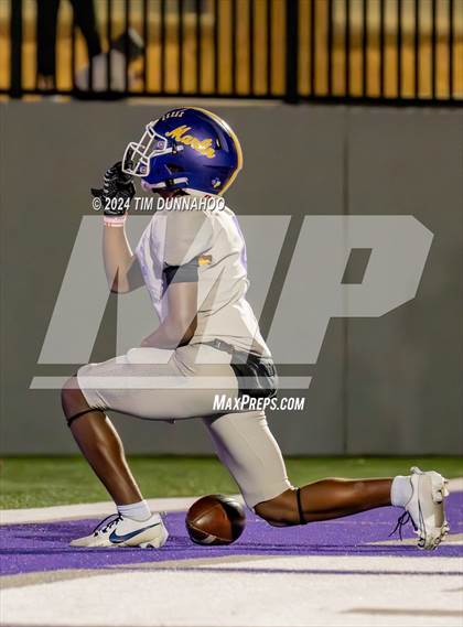 Thumbnail 1 in Marlin vs Ganado (UIL 2A D1 Football Region 4 Quarterfinal) photogallery.
