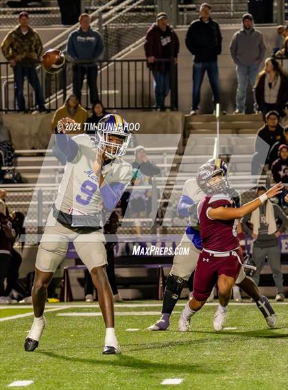 Thumbnail 3 in Marlin vs Ganado (UIL 2A D1 Football Region 4 Quarterfinal) photogallery.