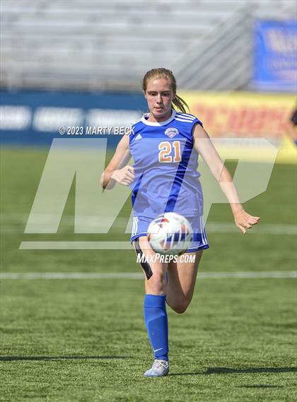 Thumbnail 1 in Clayton v St. Pius X (MSHSAA Class 2 State Championship) photogallery.