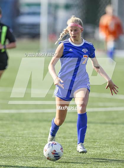Thumbnail 1 in Clayton v St. Pius X (MSHSAA Class 2 State Championship) photogallery.