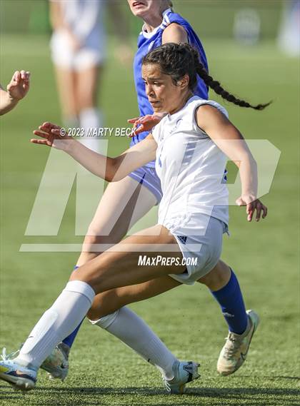 Thumbnail 3 in Clayton v St. Pius X (MSHSAA Class 2 State Championship) photogallery.