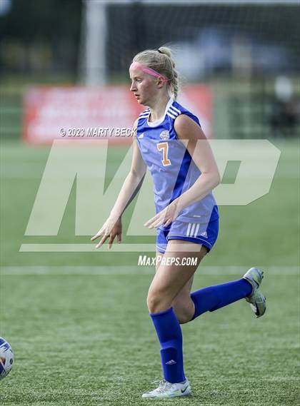 Thumbnail 1 in Clayton v St. Pius X (MSHSAA Class 2 State Championship) photogallery.