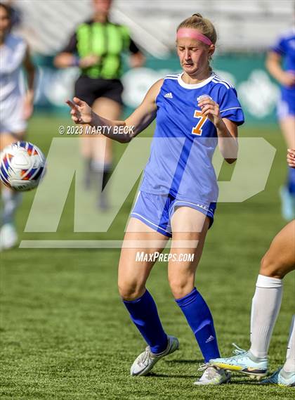 Thumbnail 1 in Clayton v St. Pius X (MSHSAA Class 2 State Championship) photogallery.