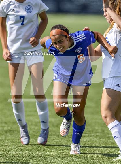 Thumbnail 3 in Clayton v St. Pius X (MSHSAA Class 2 State Championship) photogallery.