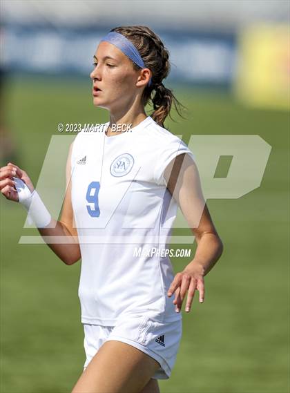 Thumbnail 1 in Clayton v St. Pius X (MSHSAA Class 2 State Championship) photogallery.