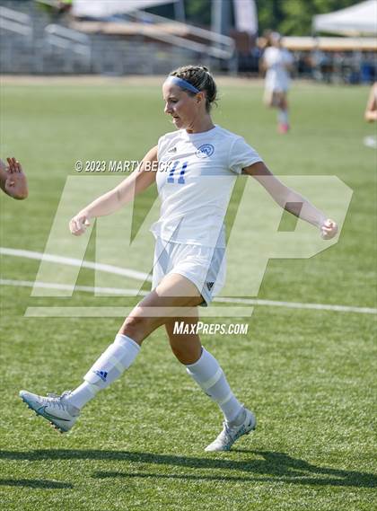 Thumbnail 1 in Clayton v St. Pius X (MSHSAA Class 2 State Championship) photogallery.