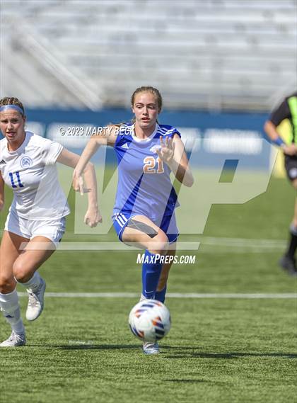Thumbnail 3 in Clayton v St. Pius X (MSHSAA Class 2 State Championship) photogallery.