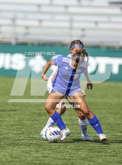 Thumbnail 1 in Clayton v St. Pius X (MSHSAA Class 2 State Championship) photogallery.