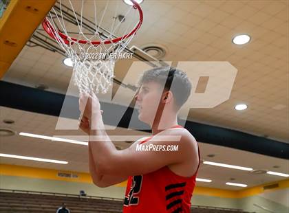 Thumbnail 2 in Beech Grove vs. Indianapolis Washington (IHSAA 3A Sectional Final) photogallery.