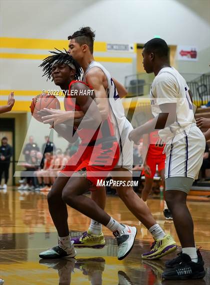 Thumbnail 3 in Beech Grove vs. Indianapolis Washington (IHSAA 3A Sectional Final) photogallery.