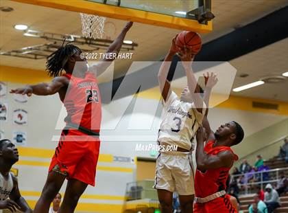Thumbnail 3 in Beech Grove vs. Indianapolis Washington (IHSAA 3A Sectional Final) photogallery.