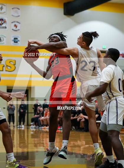 Thumbnail 2 in Beech Grove vs. Indianapolis Washington (IHSAA 3A Sectional Final) photogallery.
