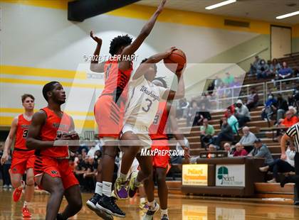 Thumbnail 1 in Beech Grove vs. Indianapolis Washington (IHSAA 3A Sectional Final) photogallery.