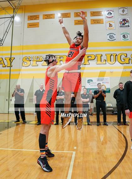 Thumbnail 1 in Beech Grove vs. Indianapolis Washington (IHSAA 3A Sectional Final) photogallery.