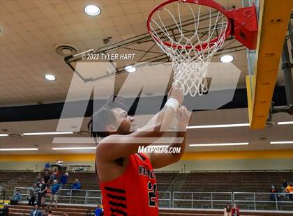 Thumbnail 3 in Beech Grove vs. Indianapolis Washington (IHSAA 3A Sectional Final) photogallery.