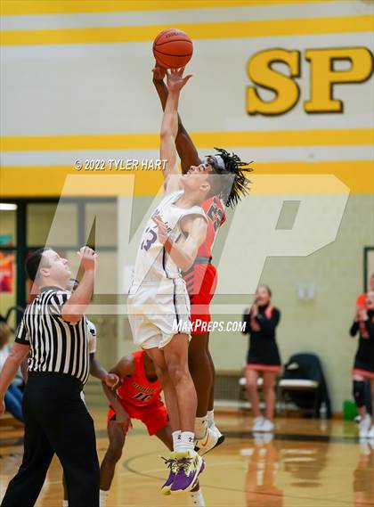 Thumbnail 3 in Beech Grove vs. Indianapolis Washington (IHSAA 3A Sectional Final) photogallery.