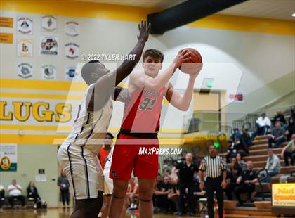 Thumbnail 2 in Beech Grove vs. Indianapolis Washington (IHSAA 3A Sectional Final) photogallery.