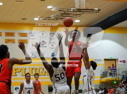 Thumbnail 3 in Beech Grove vs. Indianapolis Washington (IHSAA 3A Sectional Final) photogallery.