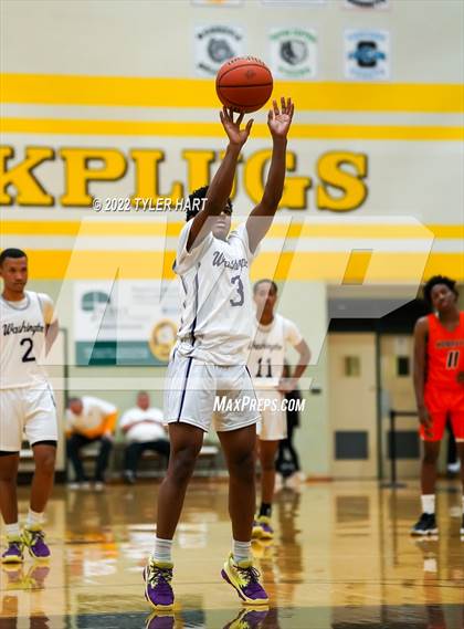 Thumbnail 3 in Beech Grove vs. Indianapolis Washington (IHSAA 3A Sectional Final) photogallery.