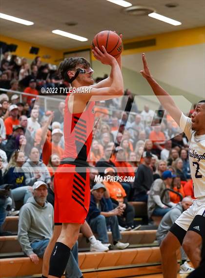 Thumbnail 2 in Beech Grove vs. Indianapolis Washington (IHSAA 3A Sectional Final) photogallery.