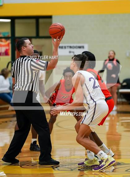 Thumbnail 3 in Beech Grove vs. Indianapolis Washington (IHSAA 3A Sectional Final) photogallery.