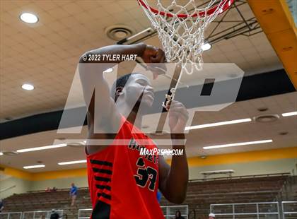 Thumbnail 1 in Beech Grove vs. Indianapolis Washington (IHSAA 3A Sectional Final) photogallery.